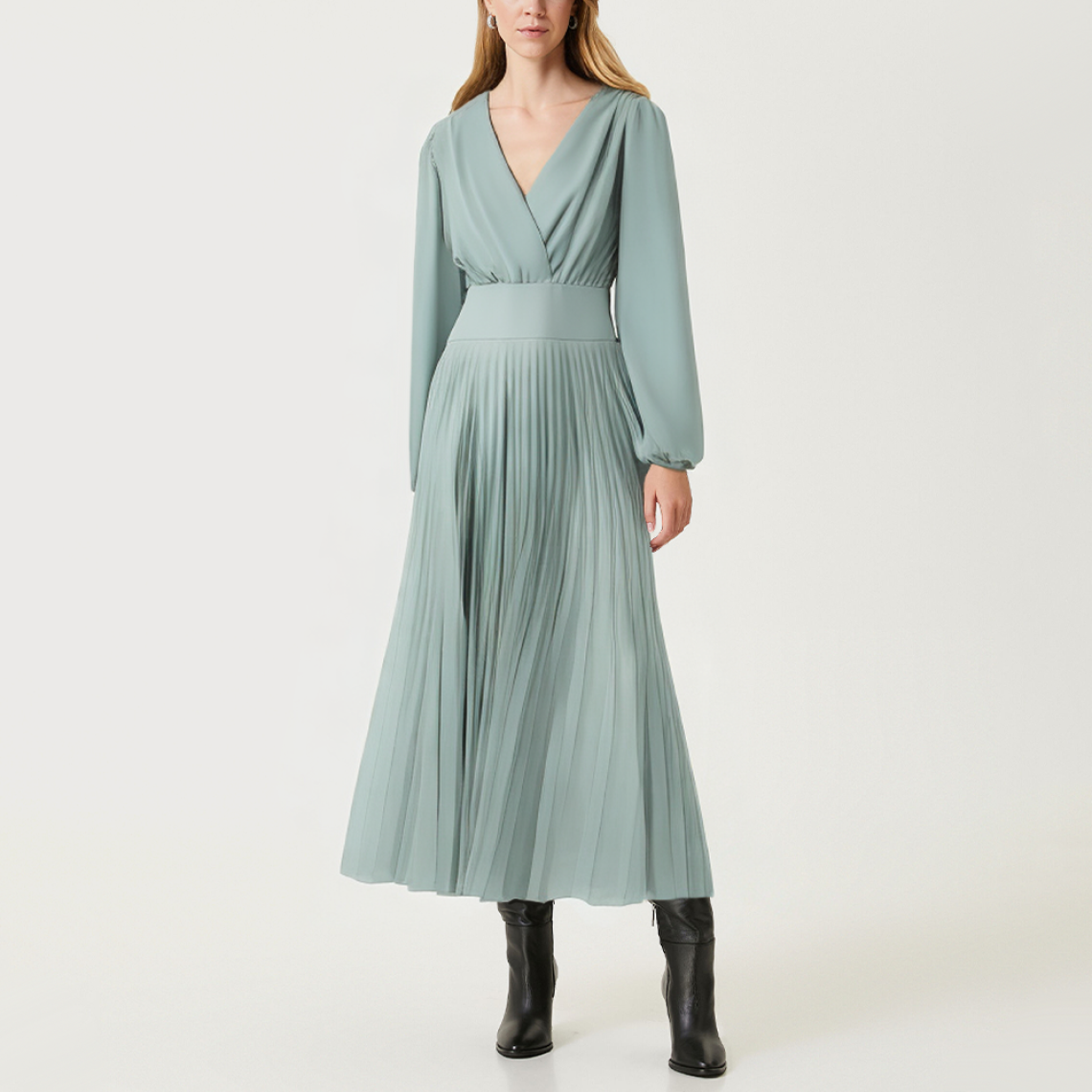 Autumn pleated V-neck women's long sleeve dress