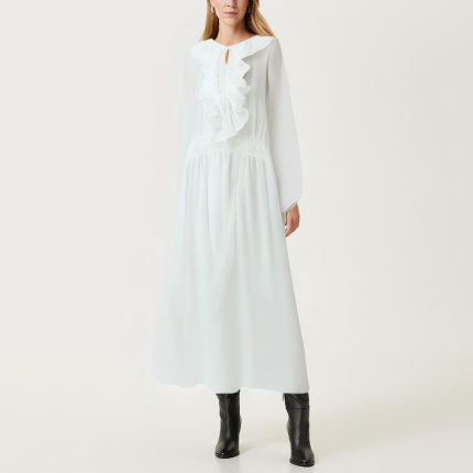 White fashionable pleated women's long-sleeved dress