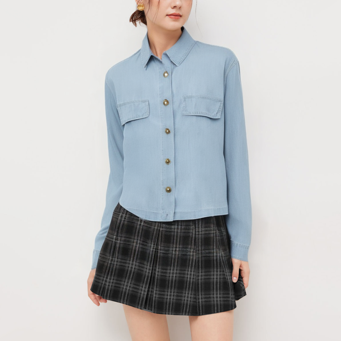 Fashionable women's long-sleeved shirt with flap