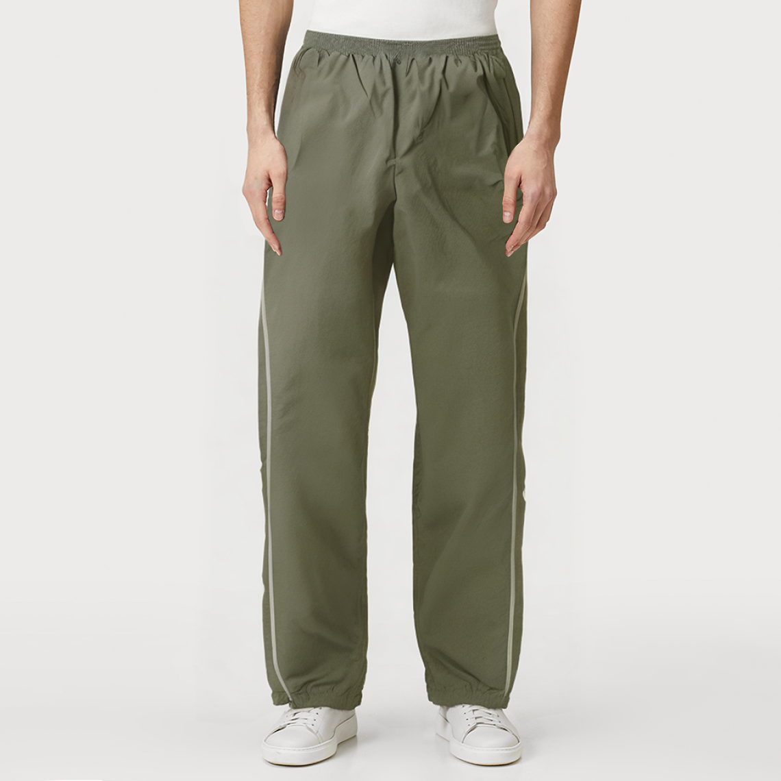 Lightweight loose-fitting men's sports trousers